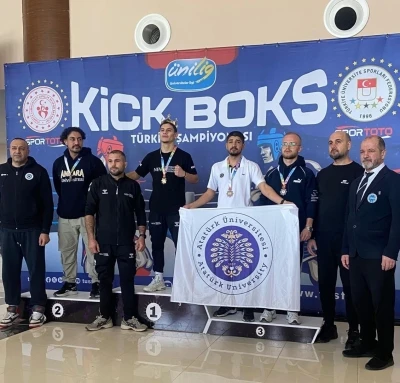 Atat&uuml;rk &Uuml;niversitesi sportif başarılarını ulusal arenada s&uuml;rd&uuml;r&uuml;yor
