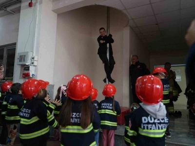 Ateş savaşçıları öğrencileri ağırlıyor
