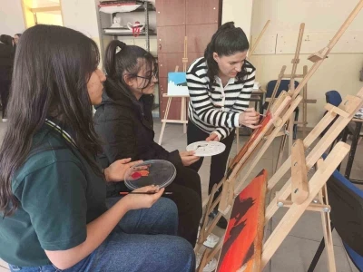 Atık ahşaplar sanata d&ouml;n&uuml;ş&uuml;yor
