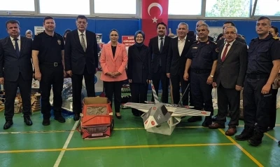 Atık malzemelerden yapılan kost&uuml;mlere b&uuml;y&uuml;k ilgi
