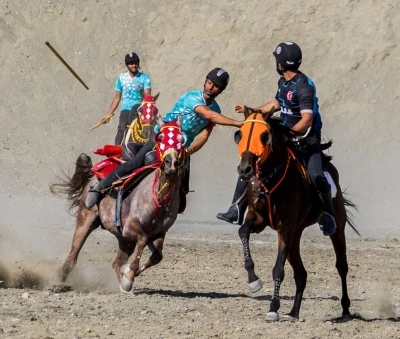 Atlı cirit ön eleme müsabakaları Erzincan’da yapıldı
