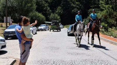 Atlı jandarma timleri Abant’ta görev başında
