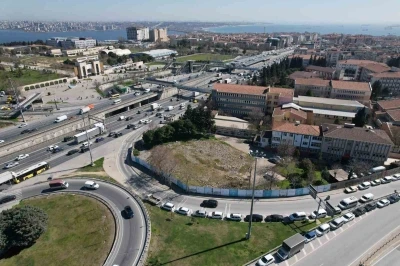 Avcılar&rsquo;da 7 yıldır yaptırılmayan cami akıbetini bekliyor
