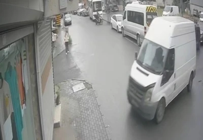 Avcılar’da freni boşalan panelvan dükkana daldı: O anlar kamerada
