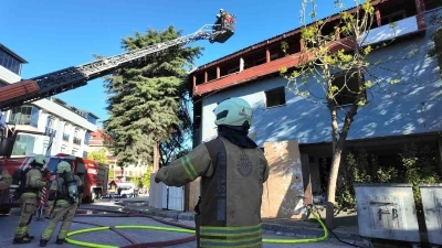 Avcılar&rsquo;da metruk binada yangın
