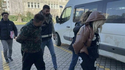 AVM&rsquo;de kuyumculardan hırsızlık yapan 2 kişi tutuklandı
