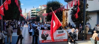 Avrasya Üniversitesi Cumhuriyet Bayramı kutlamalarını harmandalı zeybeği ile başlattı
