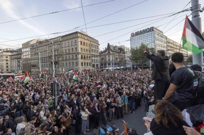 Avrupa’da İsrail’in Küresel Sumud Filosu’na müdahalesine karşı binlerce kişi sokaklara döküldü
