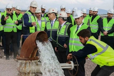 Avrupa&rsquo;nın en b&uuml;y&uuml;k sera k&uuml;melenmelerinden biri Dikili&rsquo;de y&uuml;kseliyor
