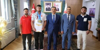 Avrupa rekortmeni Sümen, Vali Ekici ile bir araya geldi
