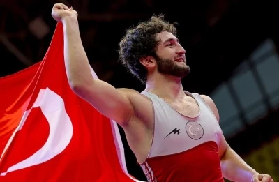 Avrupa Şampiyonu Salih Yusuf Yazıcı memleketi Bilecik&rsquo;te coşkuyla karşılandı
