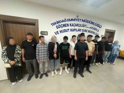 Avrupa’ya kaçmak için kamyonete özel bölme yapmışlar:19 düzensiz göçmen yakalandı
