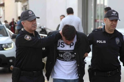 Ayağıyla ara&ccedil; s&uuml;rd&uuml;: Ev hapsi ve her t&uuml;rl&uuml; motorlu ara&ccedil; kullanmama cezası aldı

