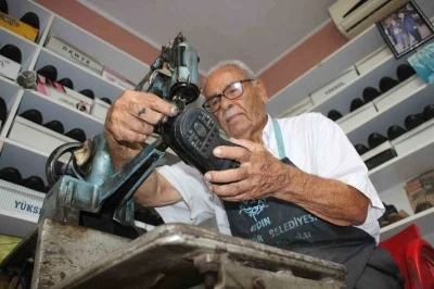 Ayakkabı doktoru Nail Usta, 75 yıldır baba mesleğini yapıyor
