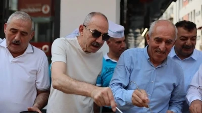 Aydemir’den vatandaşlara aşure ikramı
