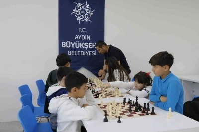 Aydın B&uuml;y&uuml;kşehir Belediyesi&rsquo;nin satran&ccedil; eğitimleri s&uuml;r&uuml;yor
