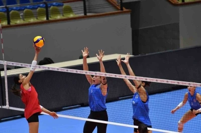 Aydın Büyükşehir Belediyespor, sezonun ilk provasını THY karşısında yaptı
