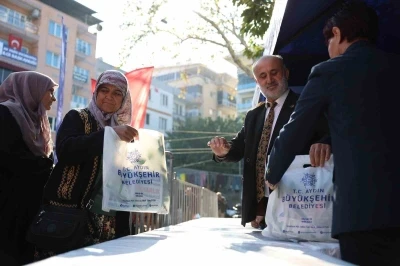 Aydın Büyükşehir’in kışlık fideleri İncirliova’da vatandaşlara dağıtıldı
