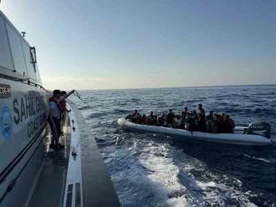 Aydın’da 28 düzensiz göçmen ve 1 göçmen kaçakçısı yakalandı
