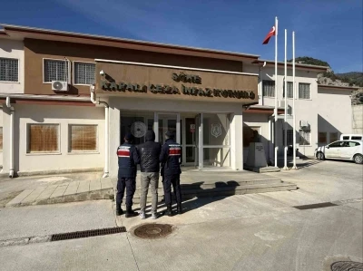 Aydın&rsquo;da aranan şahıslar jandarmadan ka&ccedil;amadı
