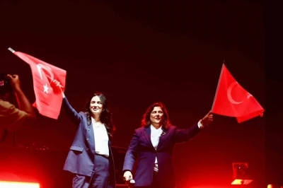 Aydın’da Cumhuriyet coşkusu: 60 bin kişi Aydınfest’in finalinde buluştu
