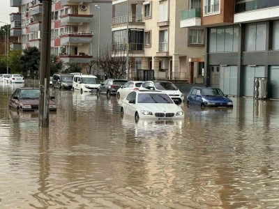 Aydın&rsquo;da dereler taştı, sokaklar g&ouml;le d&ouml;nd&uuml;