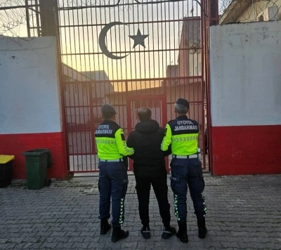 Aydın&rsquo;da g&ouml;&ccedil;men ka&ccedil;ak&ccedil;ılığı operasyonu: 12 d&uuml;zensiz g&ouml;&ccedil;men yakalandı
