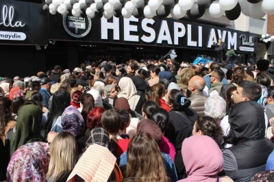 Aydın&rsquo;da &rsquo;indirimli eşya&rsquo; izdihamı: Ezilen ve bayılan vatandaşlar hastaneye kaldırıldı
