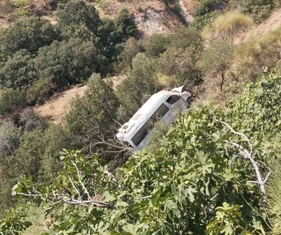 Aydın’da öğrenci servisi yoldan çıkıp uçuruma sürüklendi
