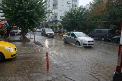 Aydın’da sağanak yağış etkili oluyor
