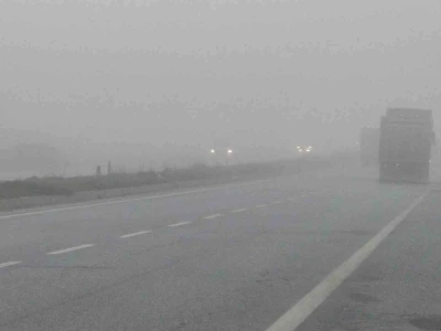 Aydın&rsquo;da sis s&uuml;r&uuml;c&uuml;lere zor anlar yaşatıyor
