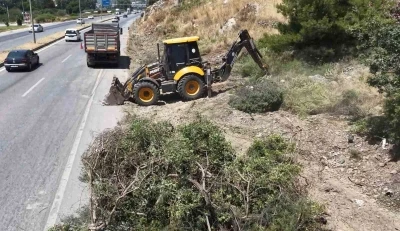 Aydın Orman İşletme&rsquo;den yangınlara karşı yol kenarı temizliği
