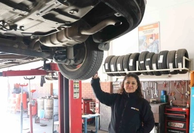 Aydın yıllar sonra buz tuttu, oto lastik&ccedil;ileri ek mesai yaptı