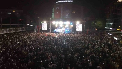 Aydınlılar Zafer Bayramı’nı ünlü santçıyla kutladı
