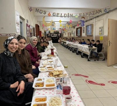 Aydıntepe&rsquo;de &ouml;ğretmenler ve &ouml;ğrenciler iftar sofrasında bir araya geldi
