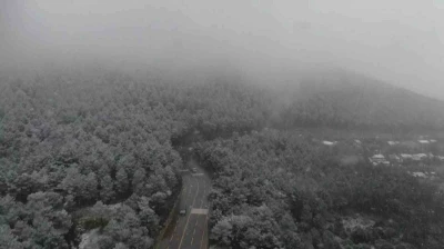 Aydos&rsquo;ta etkili olan kar yağışı havadan g&ouml;r&uuml;nt&uuml;lendi

