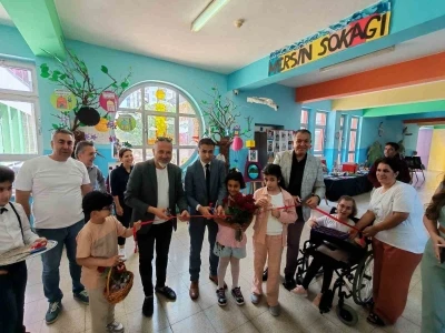 &rsquo;Aynı g&ouml;ky&uuml;z&uuml;n&uuml;n farklı yıldızlarıyız&rsquo; sergisi b&uuml;y&uuml;k beğeni topladı
