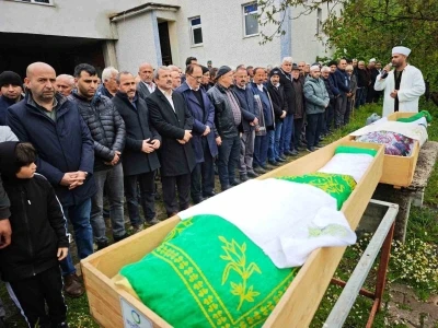 Aynı g&uuml;n vefat eden şahıs ile annesi toprağa verildi
