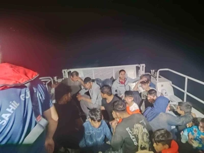 Ayvacık açıklarında 18’i çocuk 32 düzensiz göçmen yakalandı
