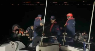 Ayvacık a&ccedil;ıklarında 30 ka&ccedil;ak g&ouml;&ccedil;men yakalandı
