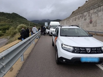 Ayvacık&rsquo;ta 27 ka&ccedil;ak g&ouml;&ccedil;men ile 2 g&ouml;&ccedil;men ka&ccedil;ak&ccedil;ısı yakalandı
