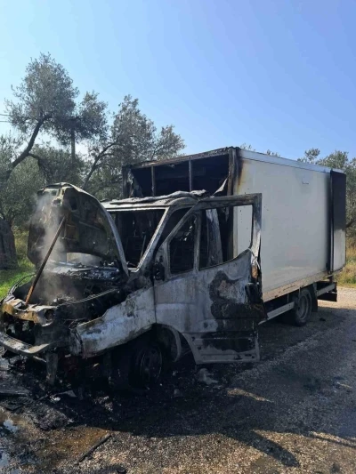 Ayvacık&rsquo;ta kamyonet yangını
