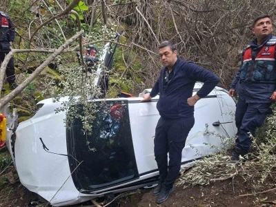 Ayvacık&rsquo;ta otomobil u&ccedil;uruma yuvarlandı, s&uuml;r&uuml;c&uuml; yaralandı

