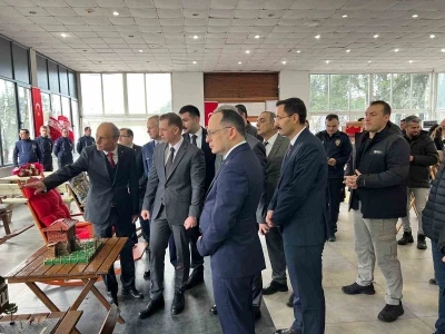 Ayvacık&rsquo;ta Sanatla Değişen Hayatlar Sergisi A&ccedil;ıldı
