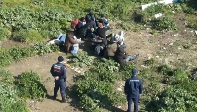 Ayvalık&rsquo;ta 3&rsquo;&uuml; &ccedil;ocuk 25 g&ouml;&ccedil;men yakalandı
