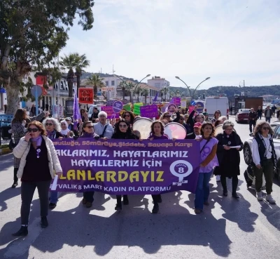 Ayvalık&rsquo;ta 8 Mart y&uuml;r&uuml;y&uuml;ş&uuml;ne yoğun katılım
