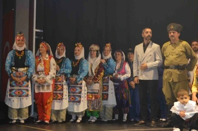 Ayvalık&rsquo;ta &Ccedil;anakkale destanı halk danslarıyla yaşatıldı
