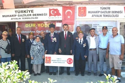 Ayvalık’ta Cumhuriyet Başsavcısı Acemoğlu gazileri unutmadı
