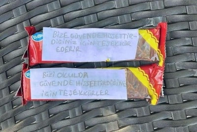 Ayvalık&rsquo;ta minik &ouml;ğrencilerden polis amcalarına i&ccedil;ten teşekk&uuml;r