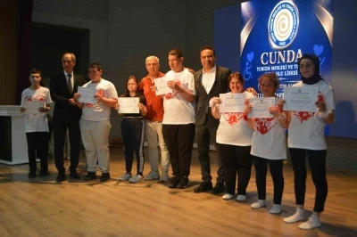 Ayvalık&rsquo;ta &ouml;zel &ouml;ğrencilerden anlamlı g&ouml;sterim
